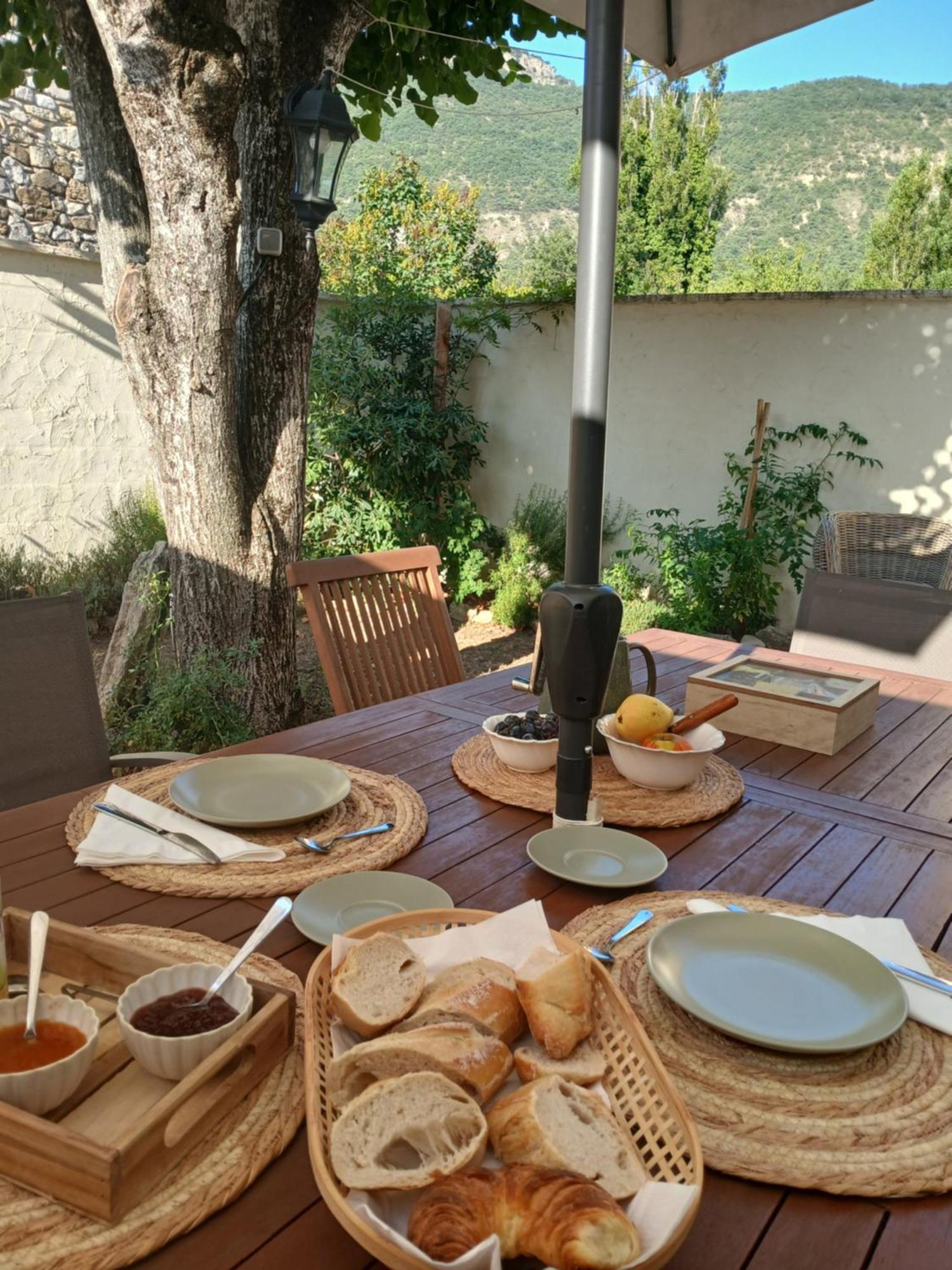 Alma Bella Bed & Breakfast Le Pegue Exterior foto